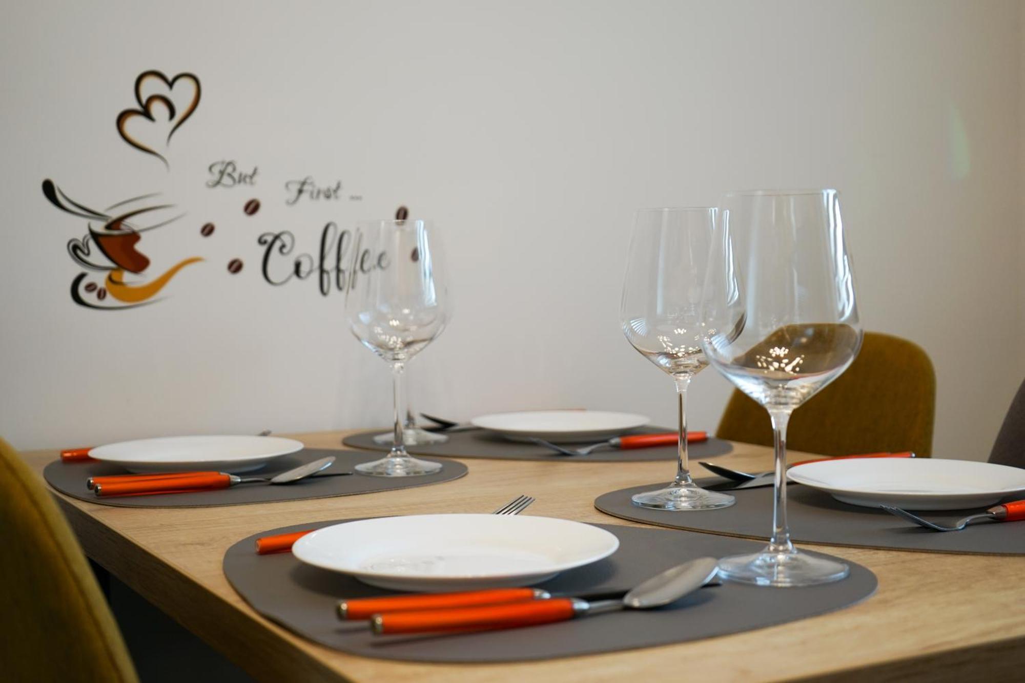 Mirandis Apartments - Comfort & Private Parking Near Coresi Mall Brasov Exterior photo