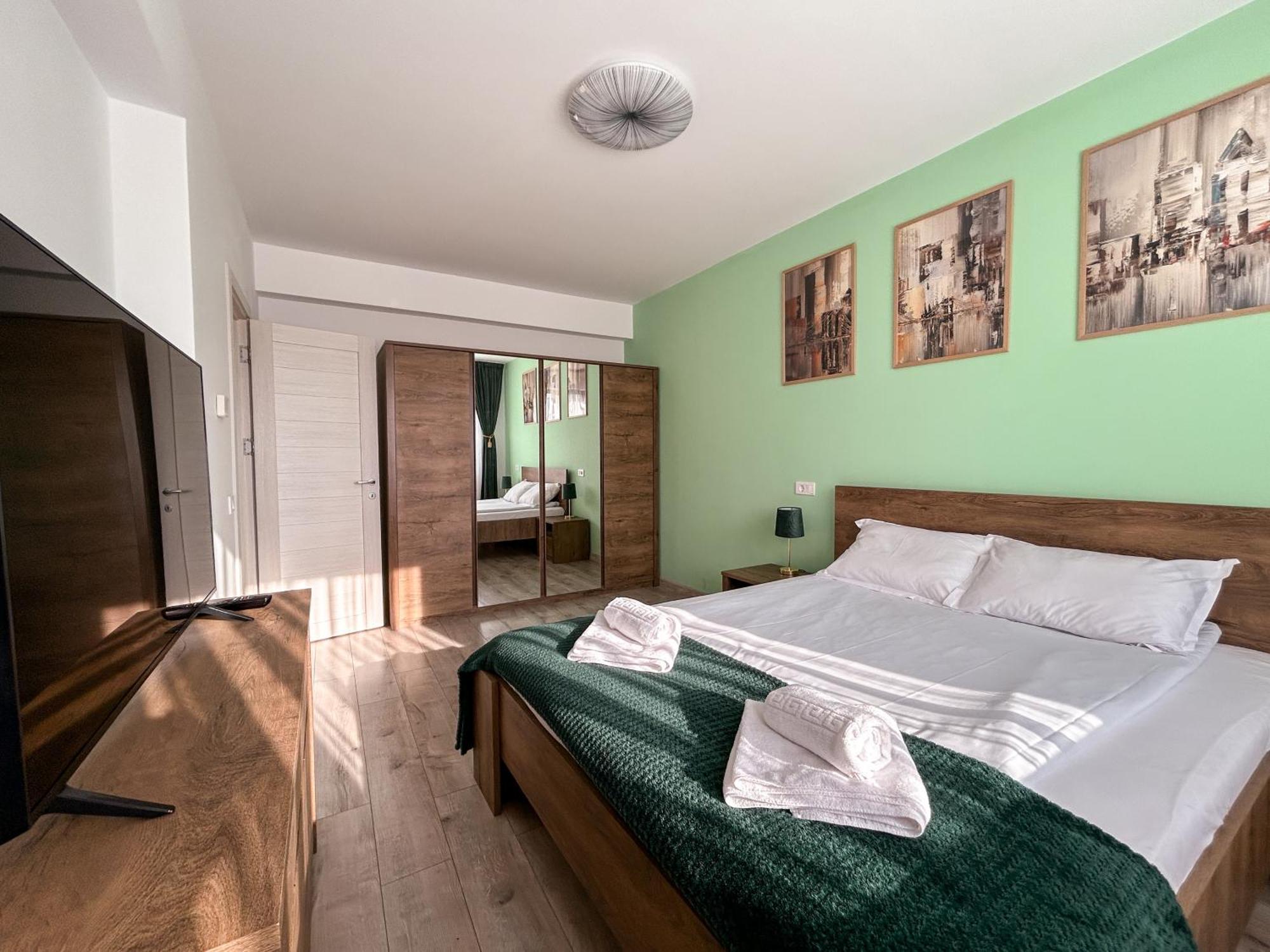 Mirandis Apartments - Comfort & Private Parking Near Coresi Mall Brasov Exterior photo