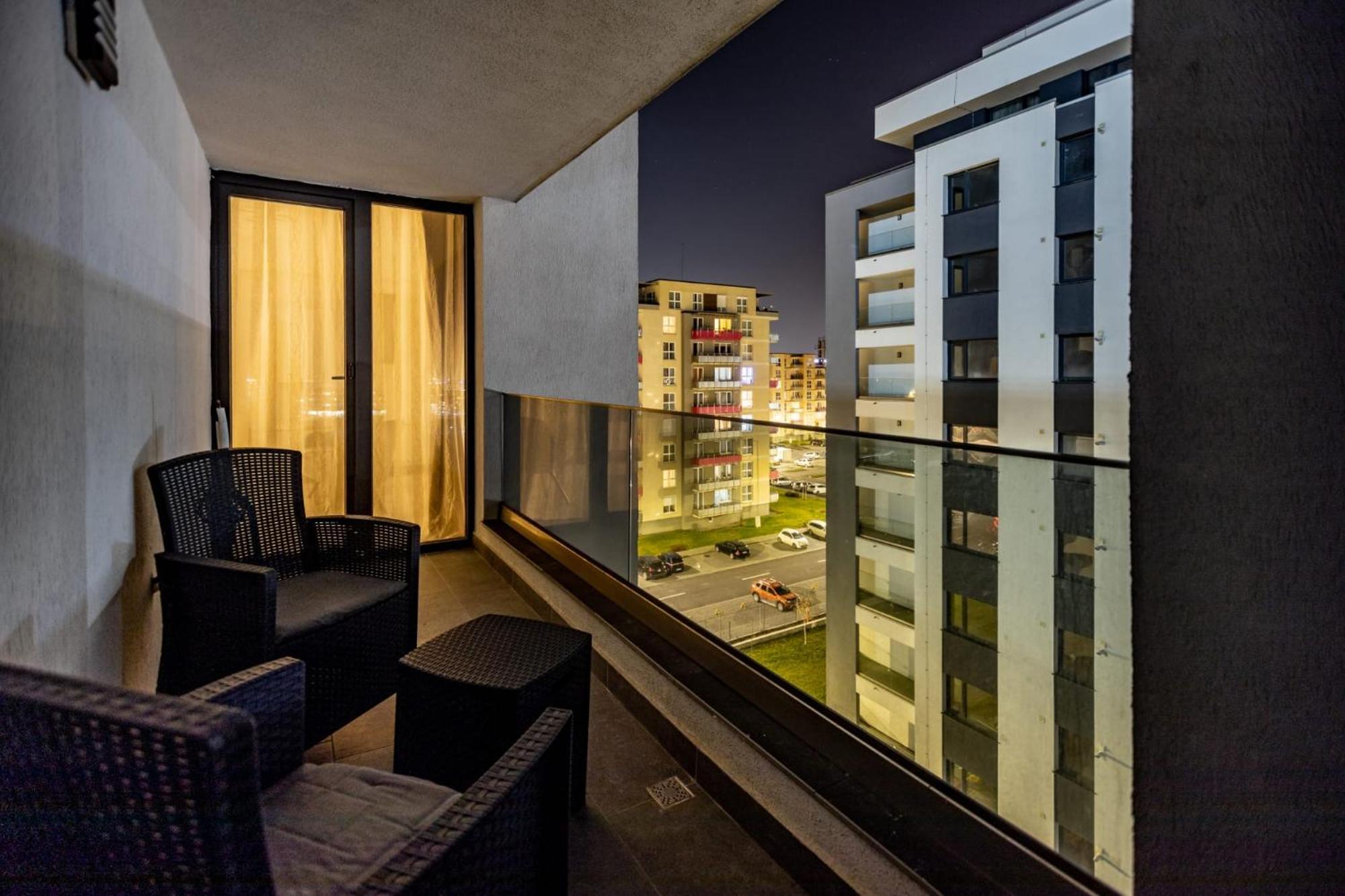 Mirandis Apartments - Comfort & Private Parking Near Coresi Mall Brasov Exterior photo
