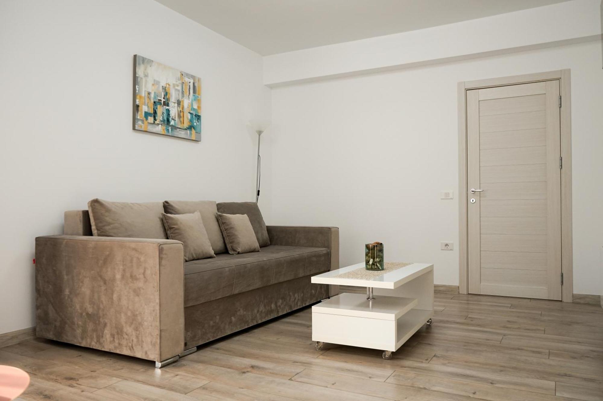 Mirandis Apartments - Comfort & Private Parking Near Coresi Mall Brasov Exterior photo