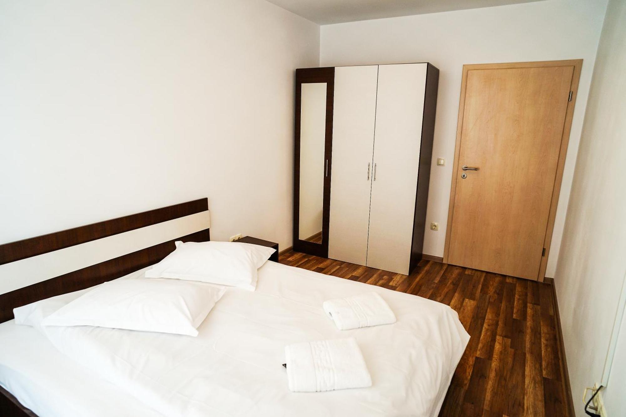 Mirandis Apartments - Comfort & Private Parking Near Coresi Mall Brasov Exterior photo