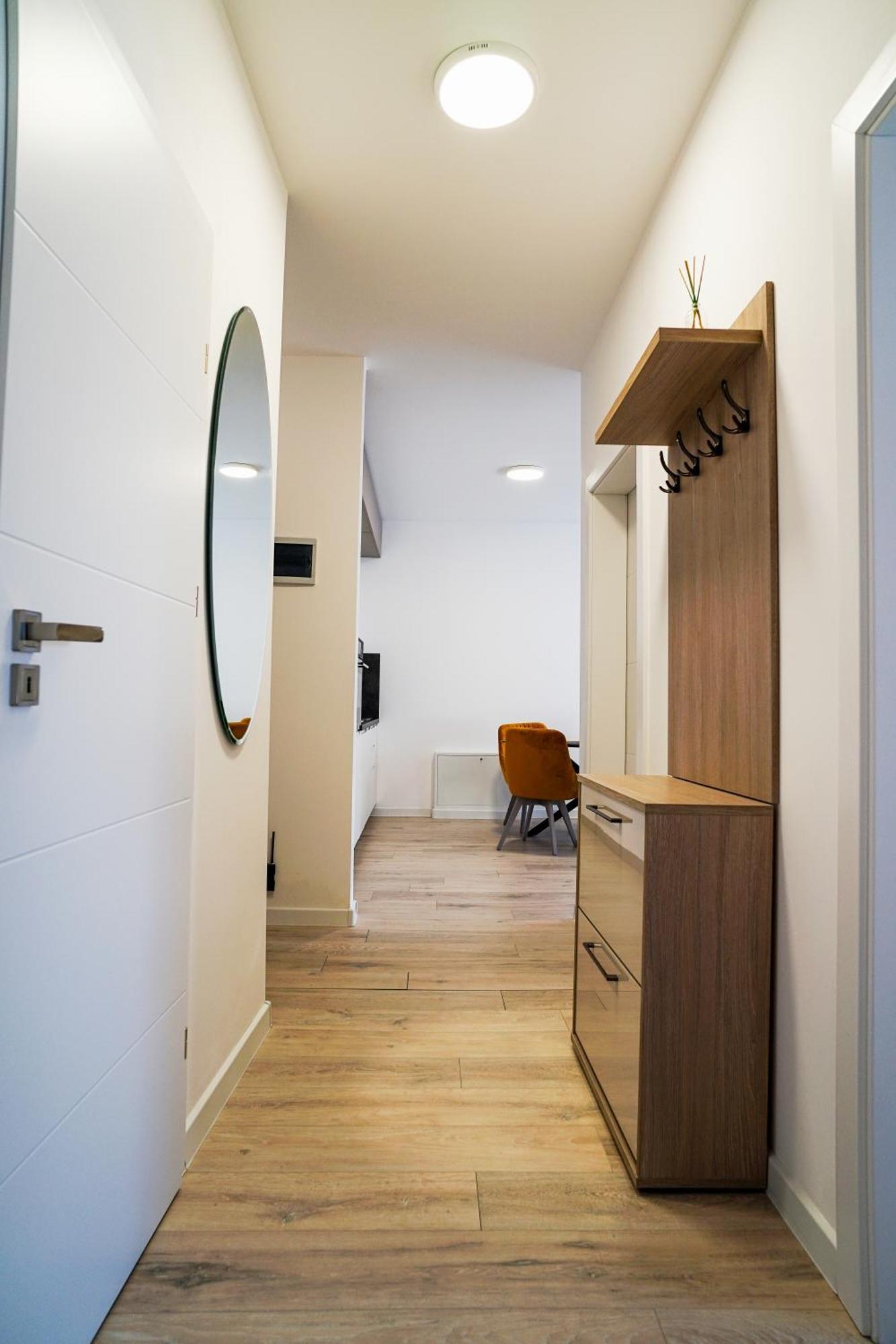 Mirandis Apartments - Comfort & Private Parking Near Coresi Mall Brasov Exterior photo