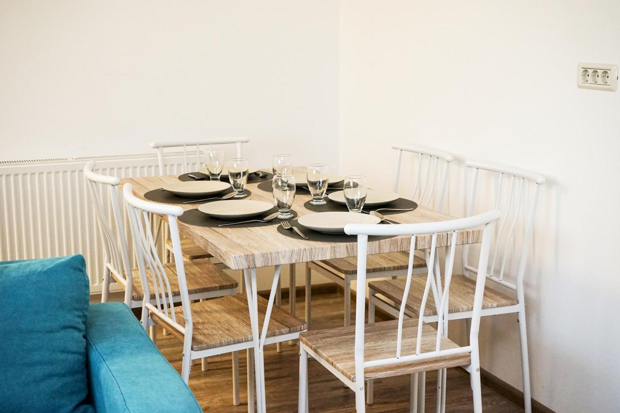 Mirandis Apartments - Comfort & Private Parking Near Coresi Mall Brasov Exterior photo
