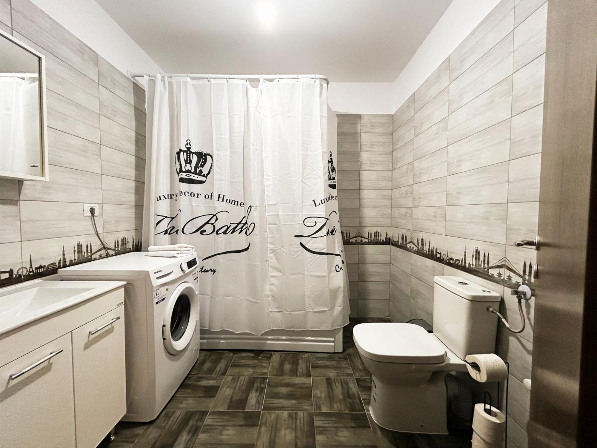 Mirandis Apartments - Comfort & Private Parking Near Coresi Mall Brasov Exterior photo