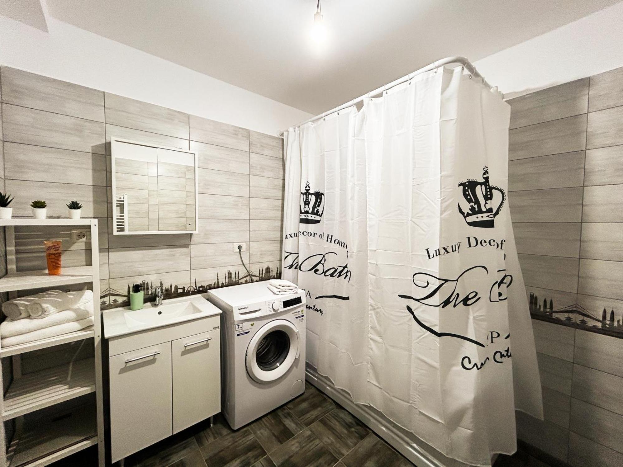 Mirandis Apartments - Comfort & Private Parking Near Coresi Mall Brasov Exterior photo